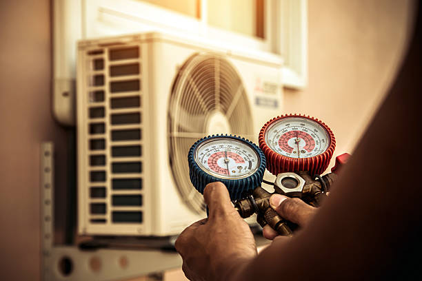 Professional Hvac technician working in Linden, CA